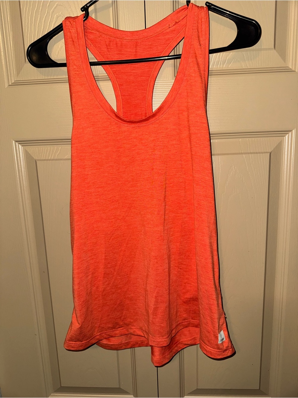 Vuori Lux Performance Racerback Tank Top in Grapefruit Heather Orange - Size M